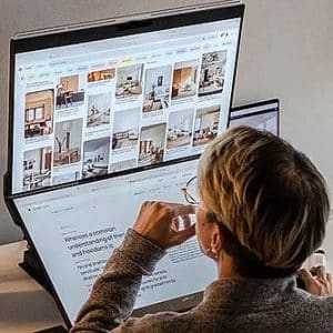 mobile-pixels-24-stacked-monitors_